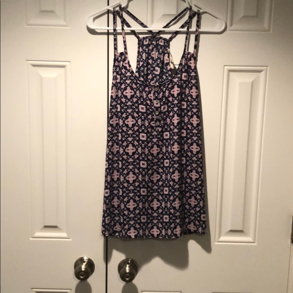 Razor back tank